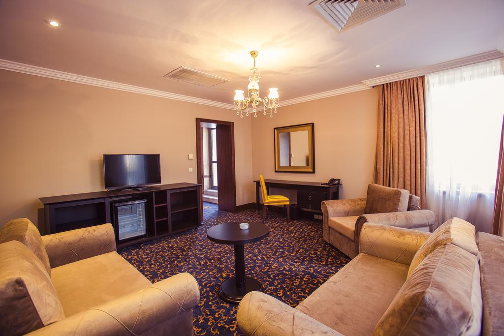 Hotel Intourist Palace Batumi Rom bilde