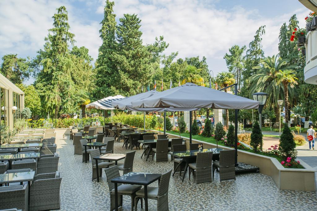 Hotel Intourist Palace Batumi Eksteriør bilde