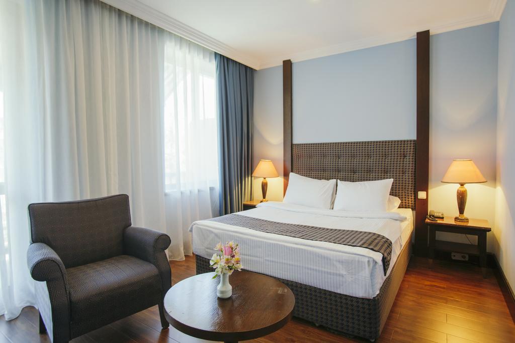 Hotel Intourist Palace Batumi Eksteriør bilde