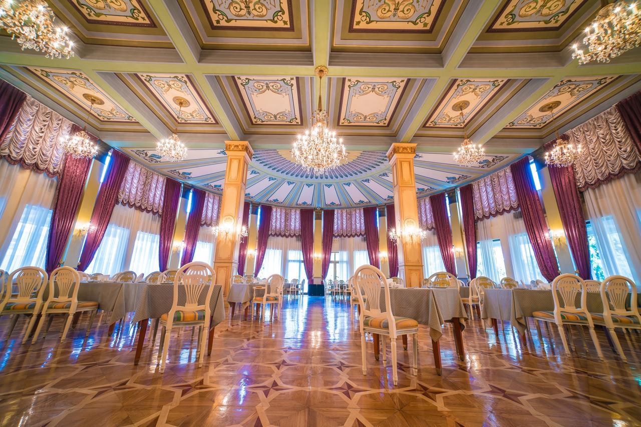 Hotel Intourist Palace Batumi Eksteriør bilde