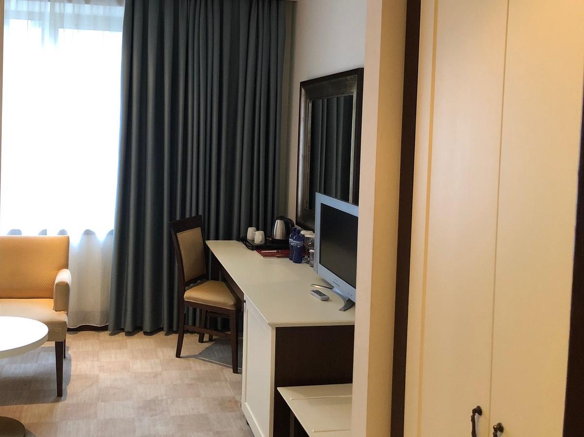 Hotel Intourist Palace Batumi Eksteriør bilde