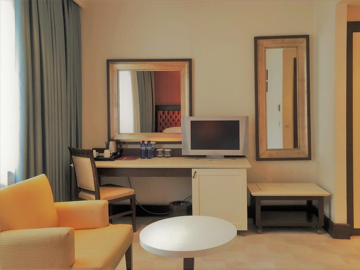 Hotel Intourist Palace Batumi Eksteriør bilde