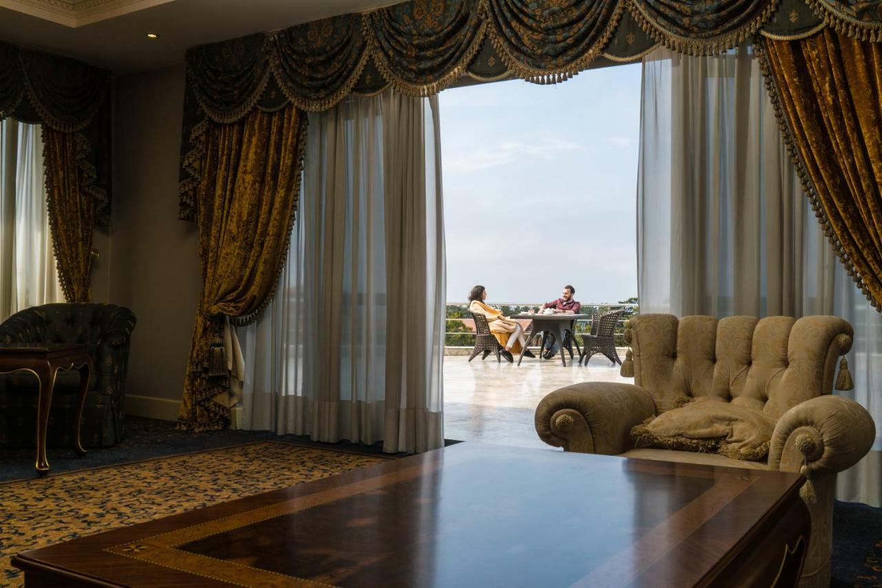 Hotel Intourist Palace Batumi Eksteriør bilde