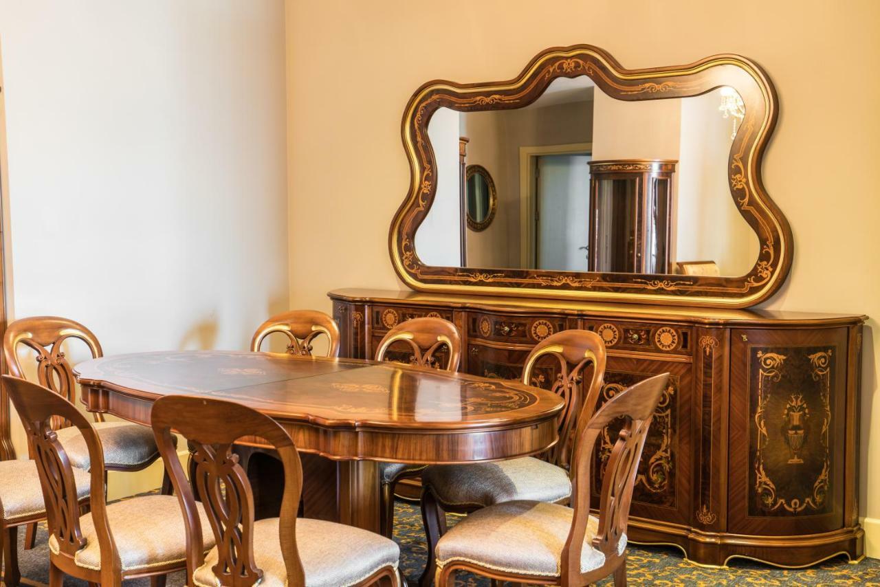Hotel Intourist Palace Batumi Eksteriør bilde